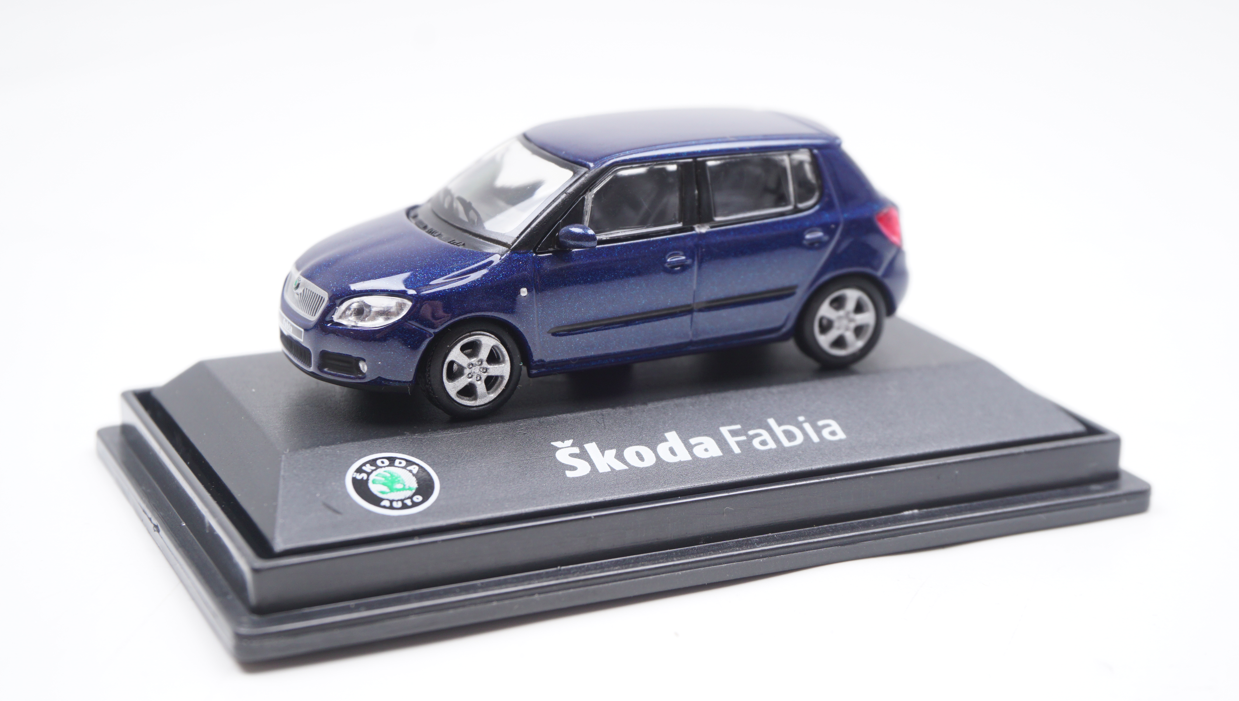 Modellauto Skoda Fabia II  (blau) 1:72
