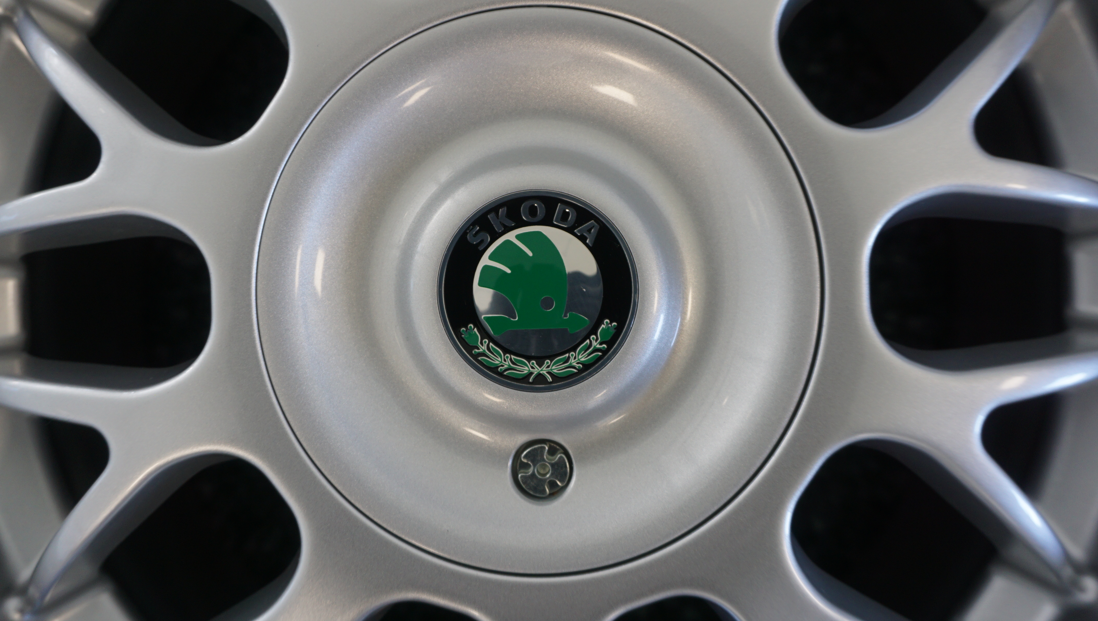 1U0 601 025 F Original Skoda Octavia Alufelge