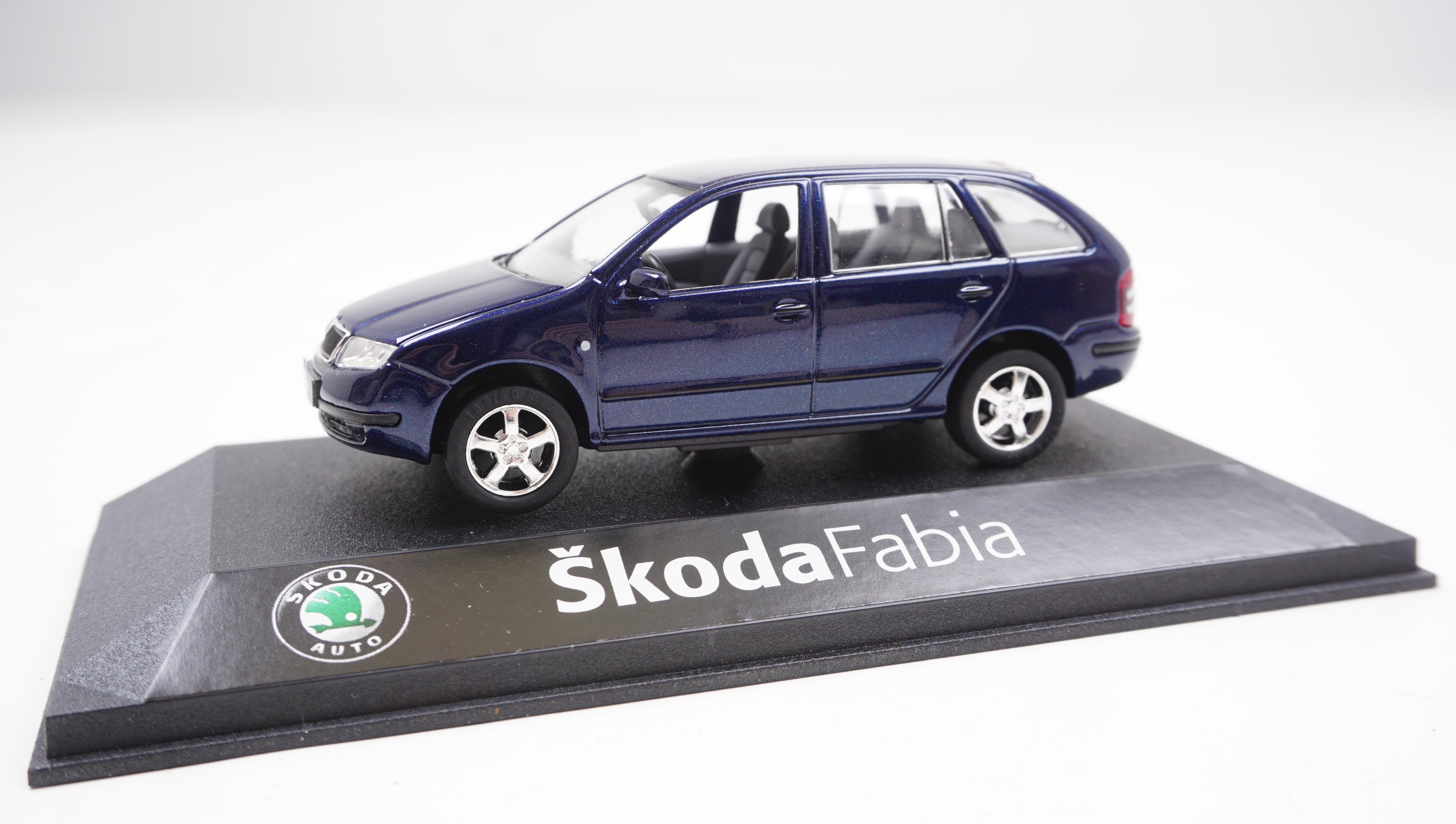 Modellauto Skoda Fabia Combi  II ( dunkel blau ) 