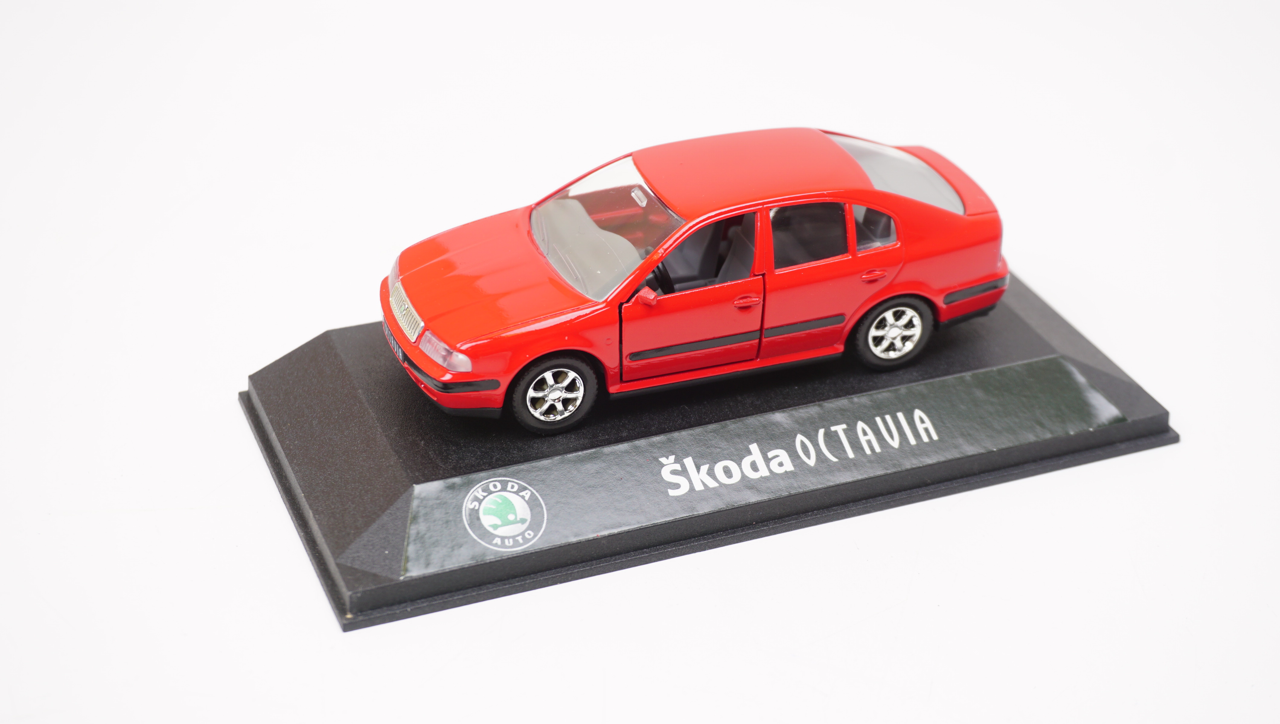 Modellauto Skoda Octavia I Limousine (rot) 