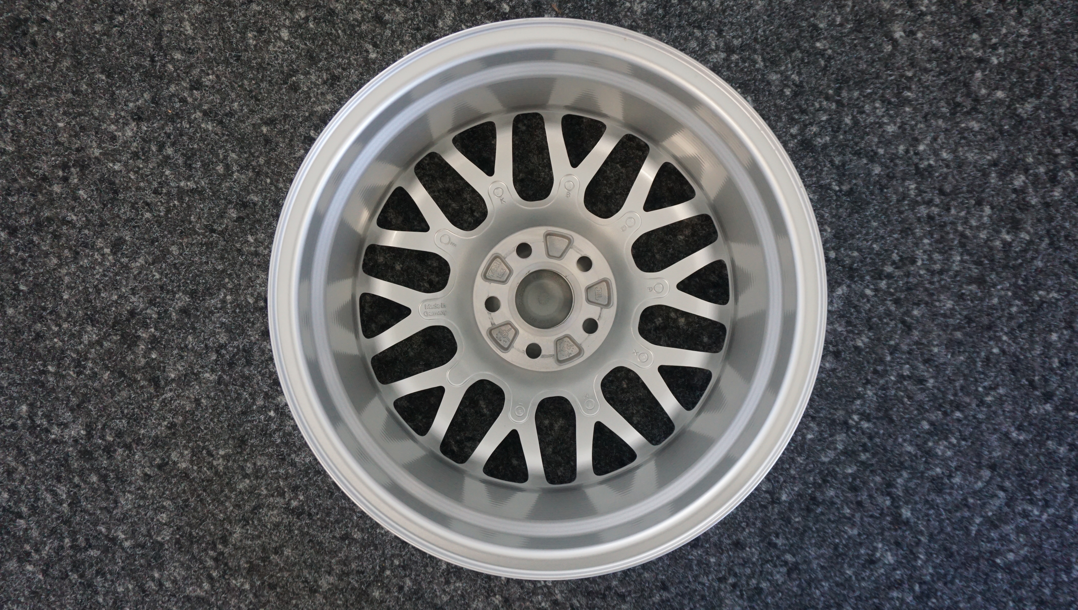 1U0 601 025 F Original Skoda Octavia Alufelge