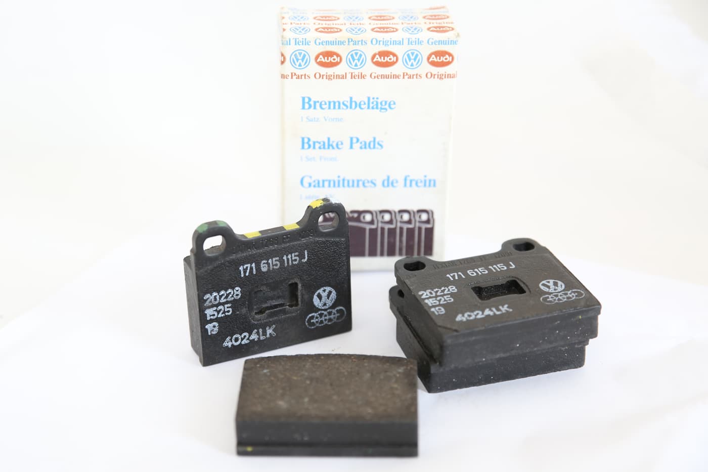 171 615 115J Bremsbelagsatz