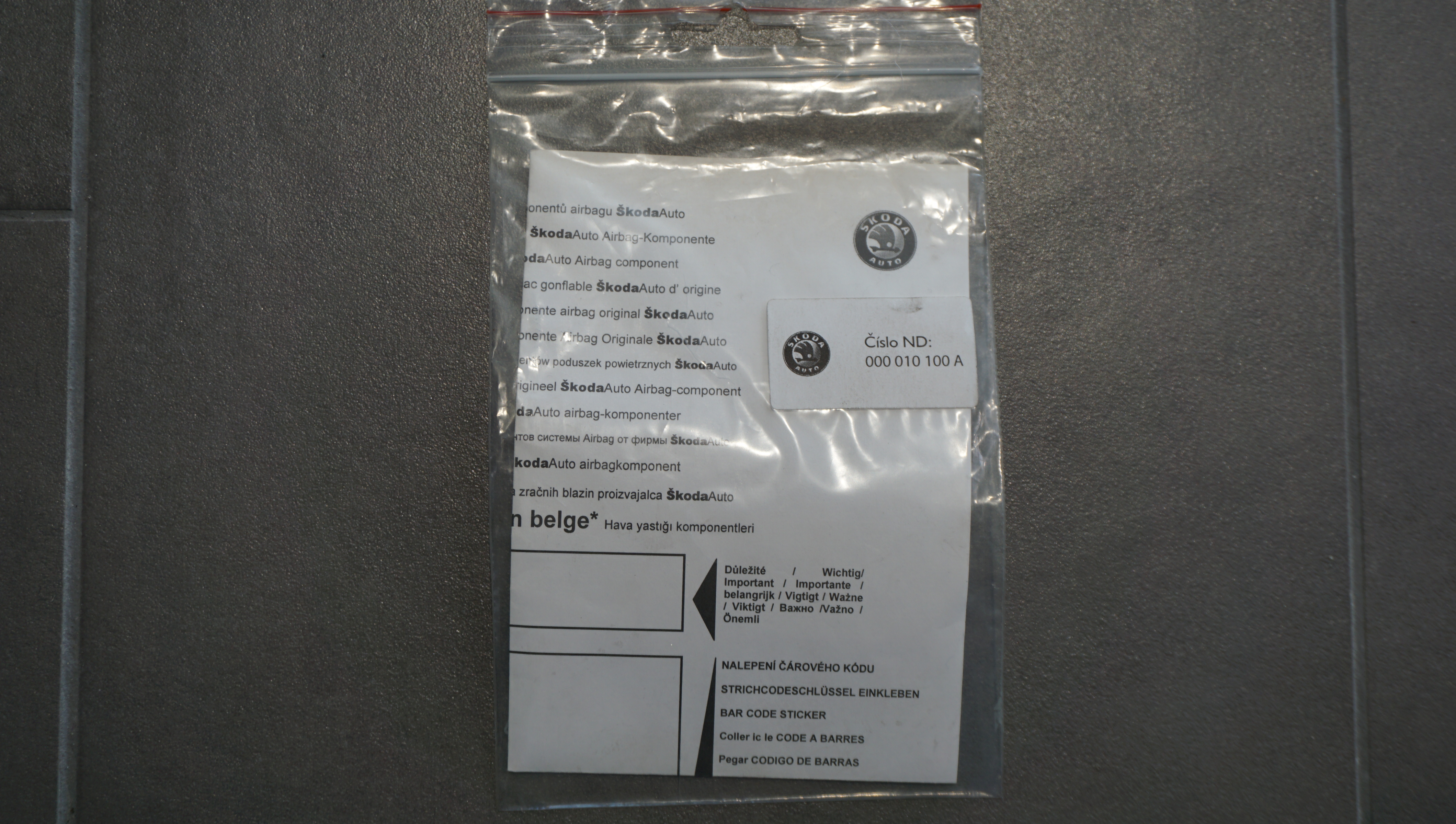 000 010 100 A Registrierkarte für Airbag