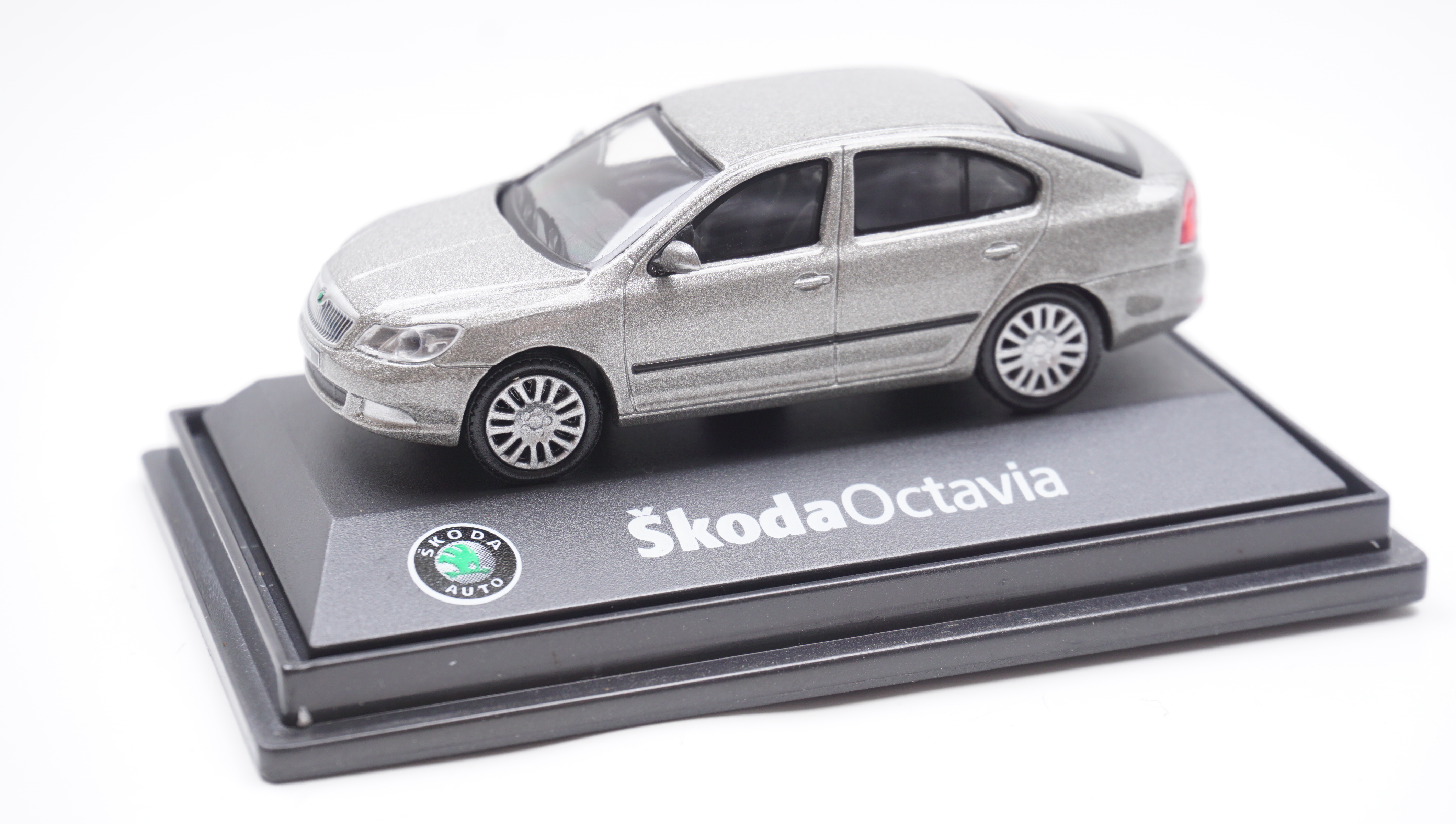 Modellauto Skoda Octavia II Limousine (grau-silber)