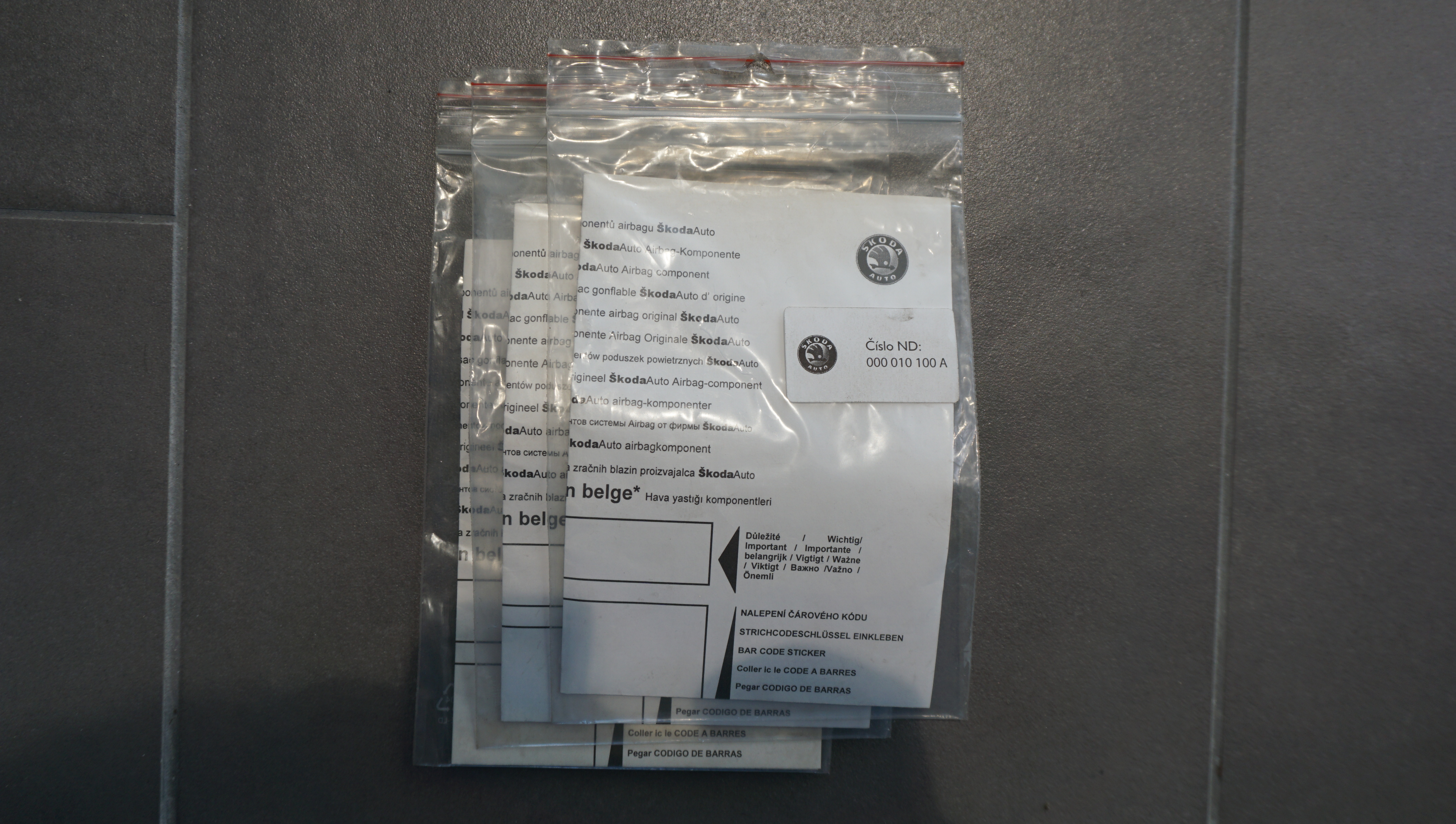 000 010 100 A Registrierkarte für Airbag