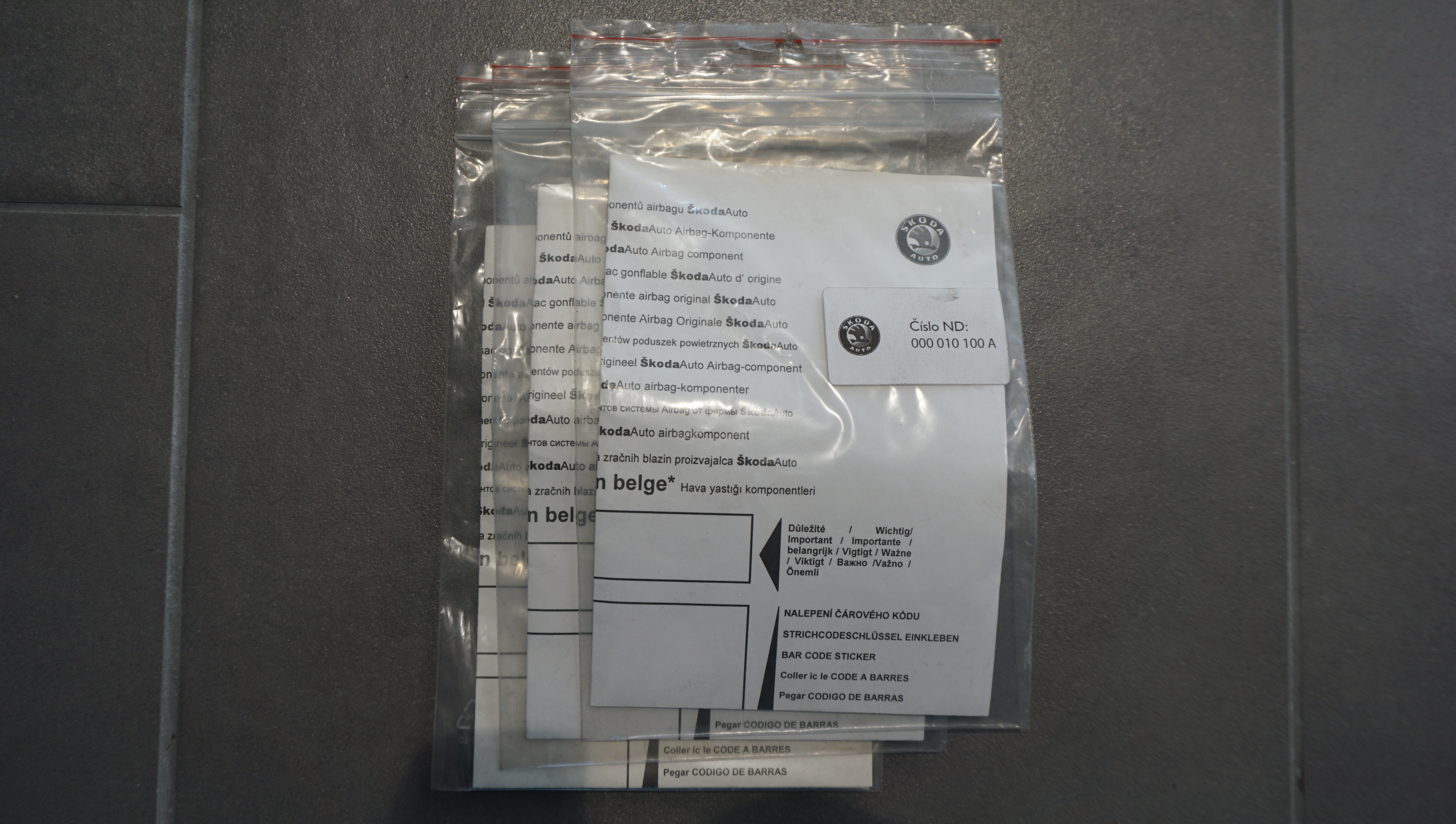 000 010 100 A Registrierkarte für Airbag
